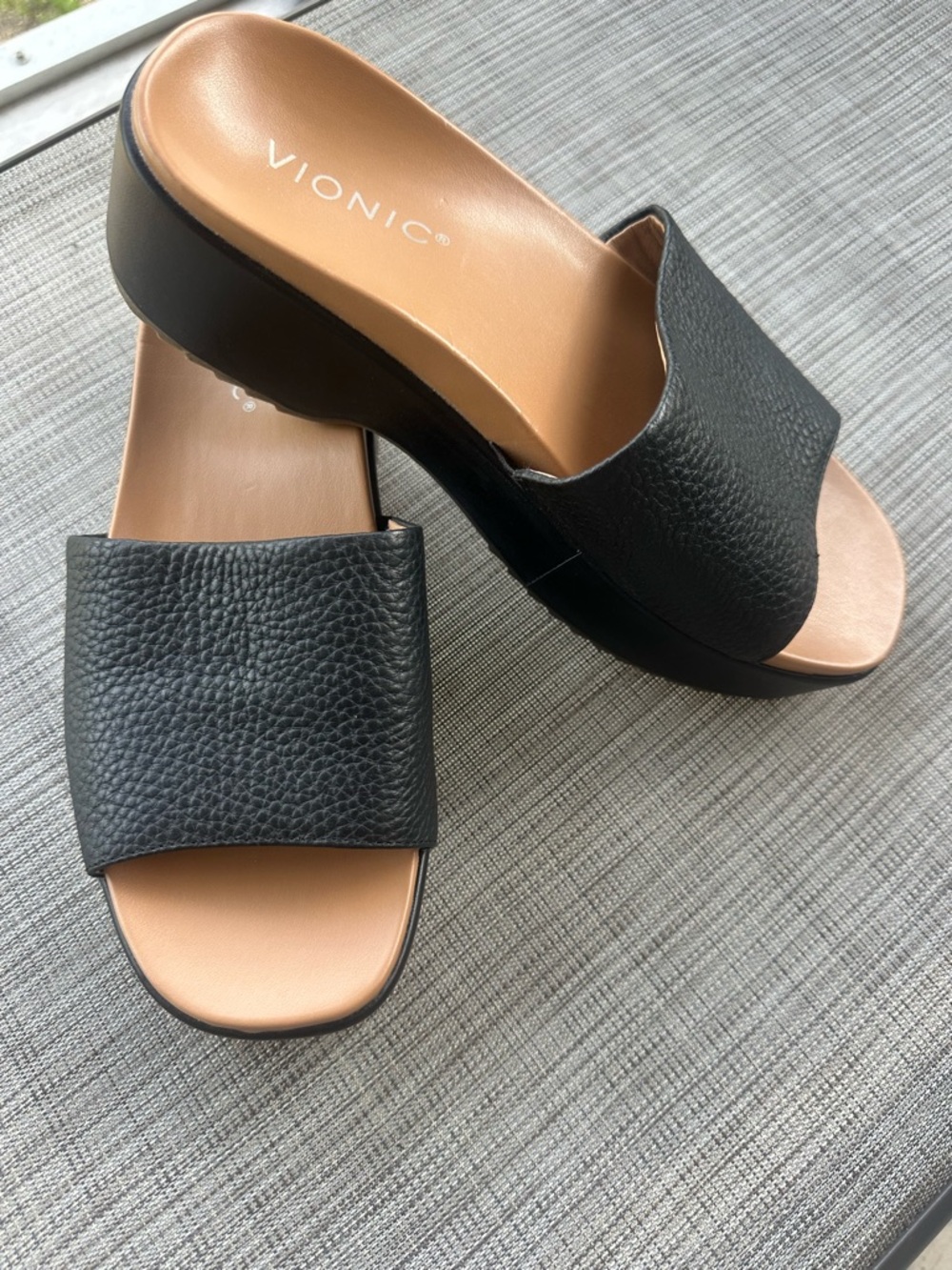 Vionic Slide Size 8.5 - Picture 2 of 8